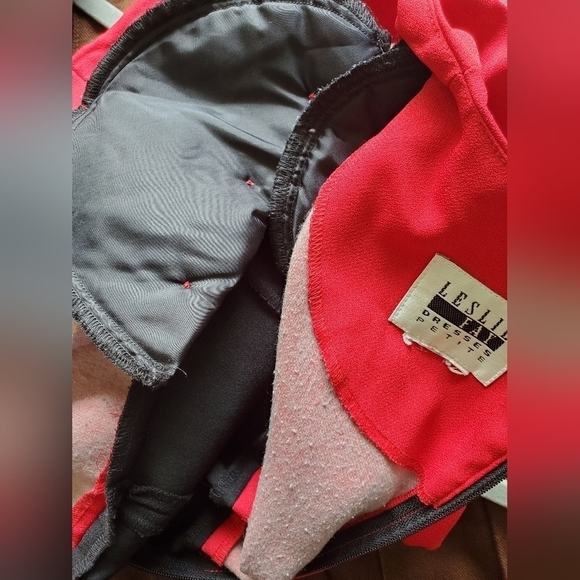 Bundle Only: Leslie Fay Vintage Red and Black Short Sleeve Sheath‎ Dress (4_6)P - Picture 6 of 6